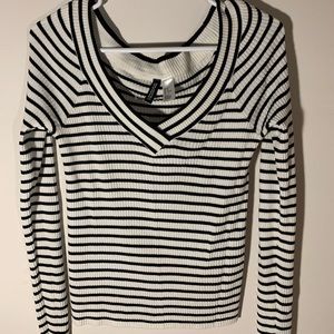 New! Black white striped v-neck shirt